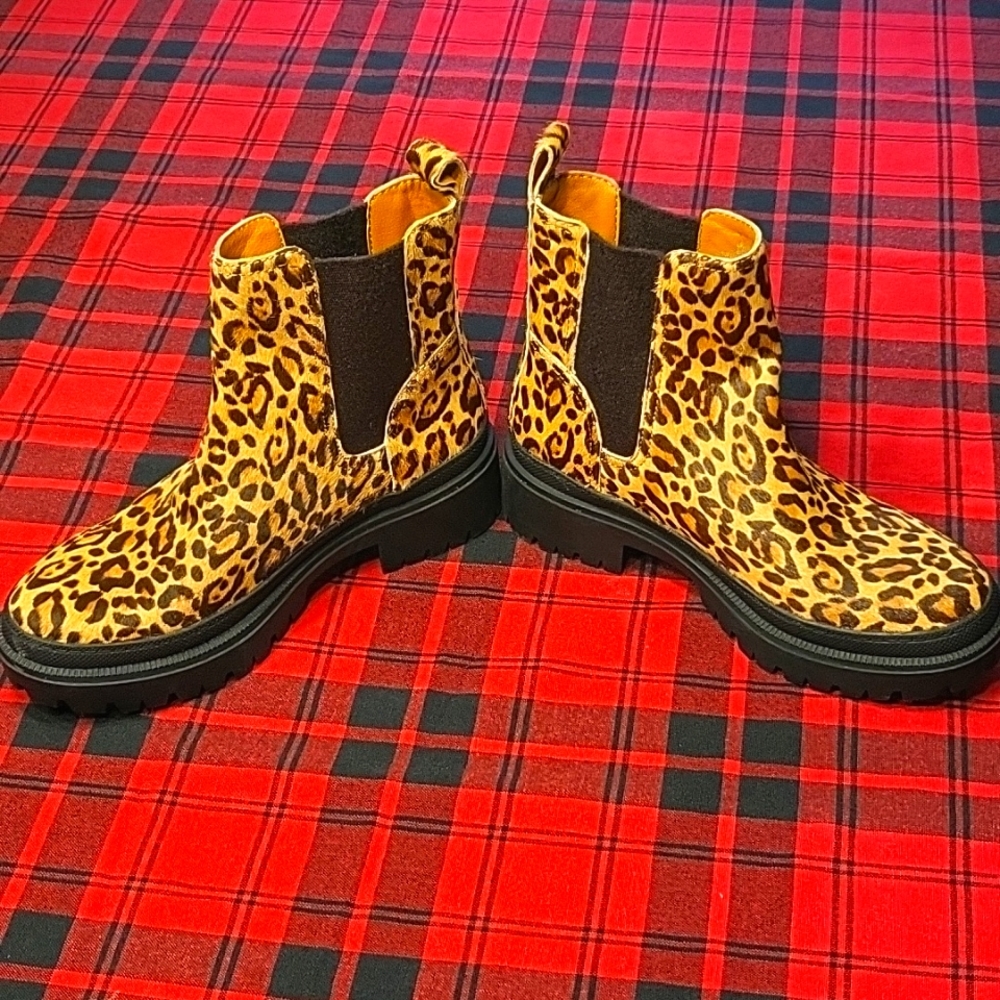 NWOT Lucky Brand Women Emali Tan Black Leopard Calf Hair Lug Sole Combat Boots